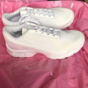 Nike size 7 brand new sneakers